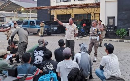 Meresahkan, 31 Pengamen dan Badut Biasa Mangkal di Simpang Jalan Raya Bogor Ditangkap