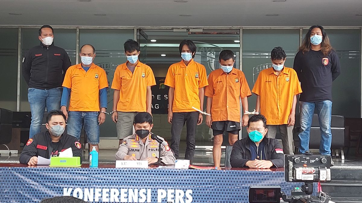 Police Arrest A Gang Of Robbers Who Stole Rp140 Million From An Electronics Store In Depok
