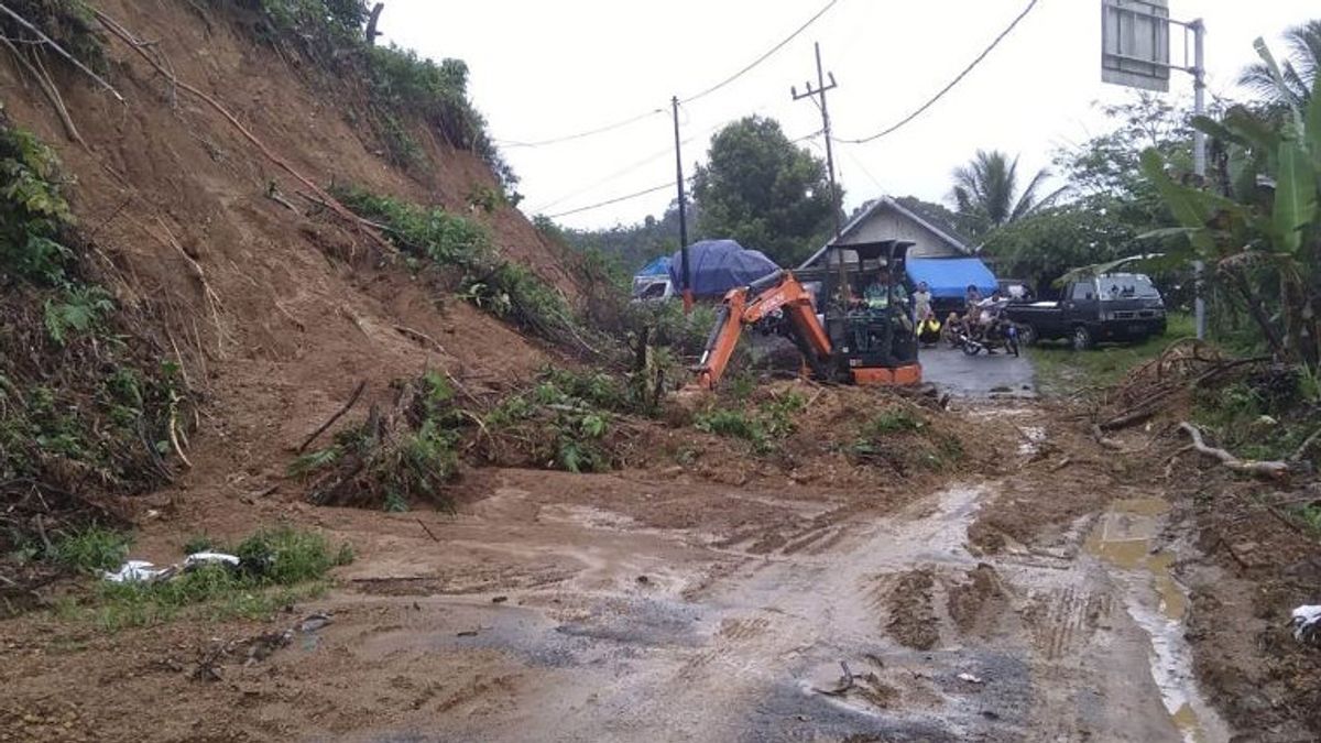 Tanah Longsor Putus Akses Sejumlah Desa di Kabupaten Malang