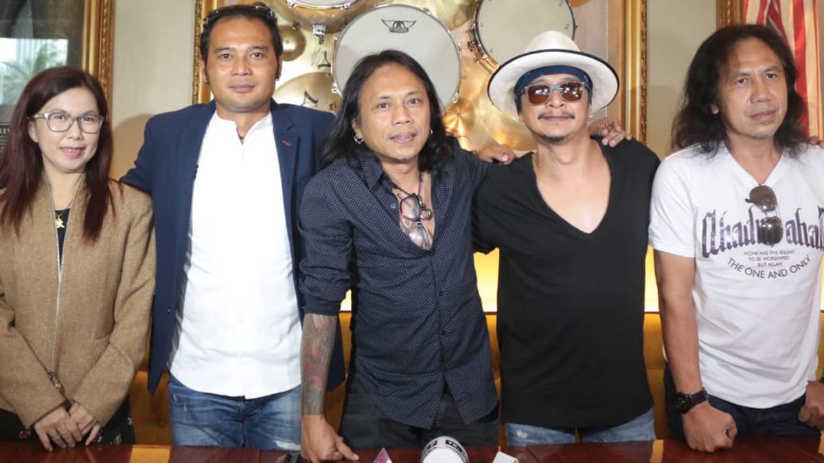 Supergroup Rock 80 Holds Concert At Hard Rock Cafe