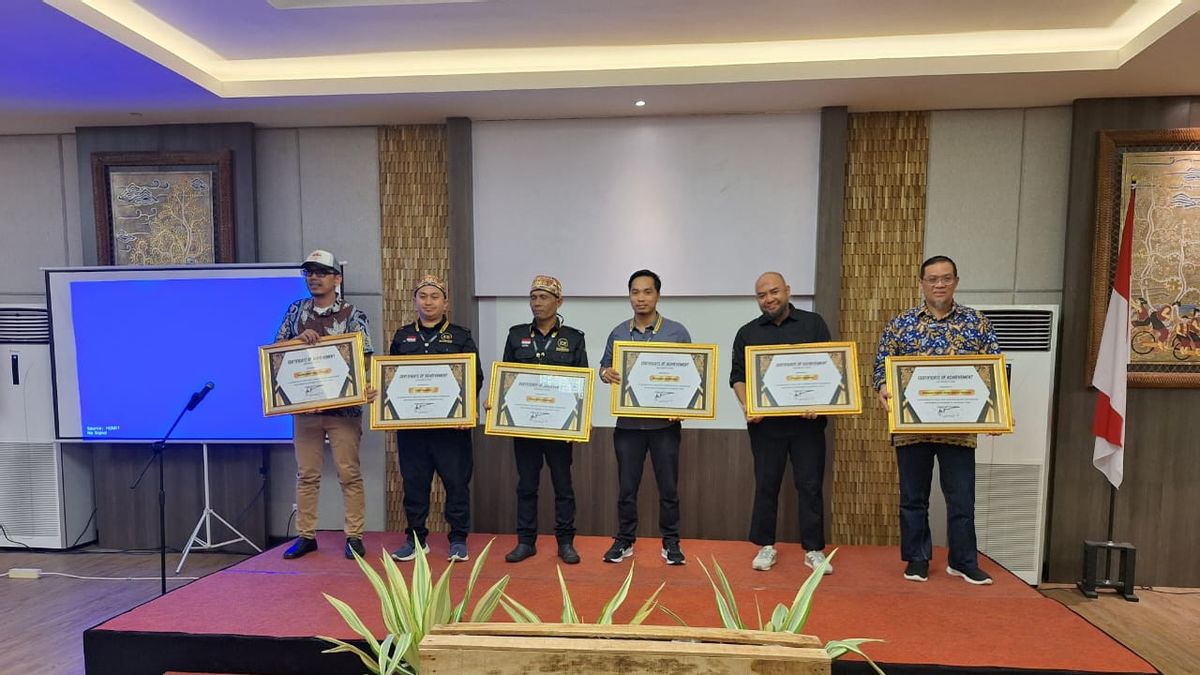 Head Of Asdoki Wins 2 Awards From Indonesia Circuit Expert