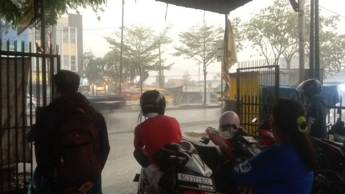 BMKG Prakirakan Hujan Ringan hingga Lebat Landa Sejumlah Kota Besar
