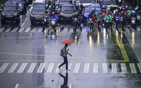 Prakiraan Cuaca Jumat 15 Juli: Jakarta dan Sebagian Kota Besar Hujan