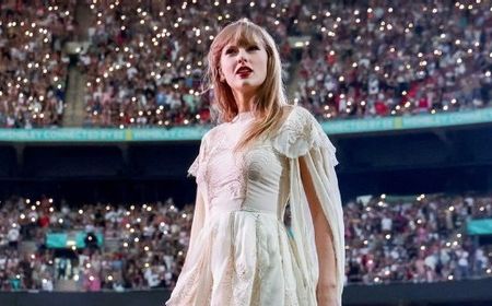 Taylor Swift Pamer Buket Bunga dari U2 Saat Gelar Konser di Dublin