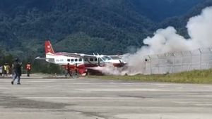 Hilang Kendali Saat Mendarat, Pesawat Amole Air Tubruk Pos Portal di Bandara Papua Tengah