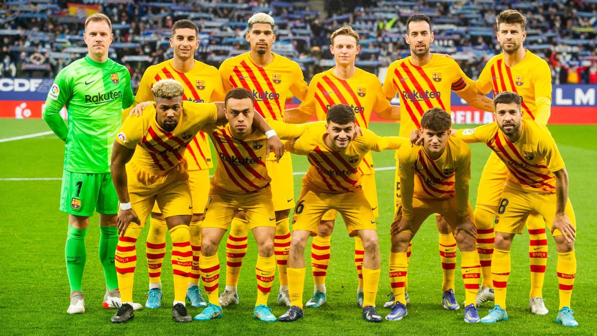 وصولا الى الدوري الاوروبي ، وسخر برشلونة زينيث لا يمكن إلا أن نسمع الأغنية الافتتاحية لدوري أبطال أوروبا