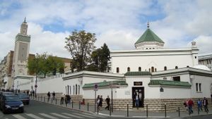 Otoritas Prancis Berencana Tutup Tujuh Masjid dan Asosiasi Muslim di Akhir Tahun 2021