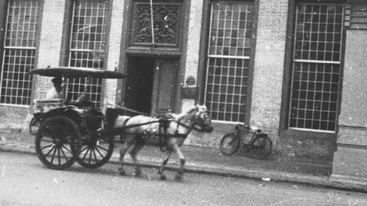 تمنع المركبات العضوية المتطايرة العربات التي تجرها الخيول من السرعة في شوارع باتافيا في التاريخ اليوم ، 13 مارس 1778