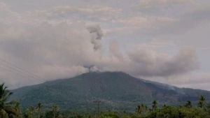 勒沃托比山 再度爆发