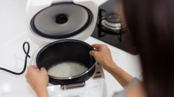 Les habitudes qui rendent le riz cuiseur odorant: comment l'éviter et prendre soin de votre riz cuiseur