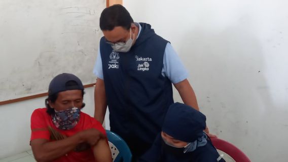 Presse Covid-19 Nombre De Cas à Jakarta, Le Gouverneur Anies Baswedan Fait De La Mosquée Un Centre De Vaccination