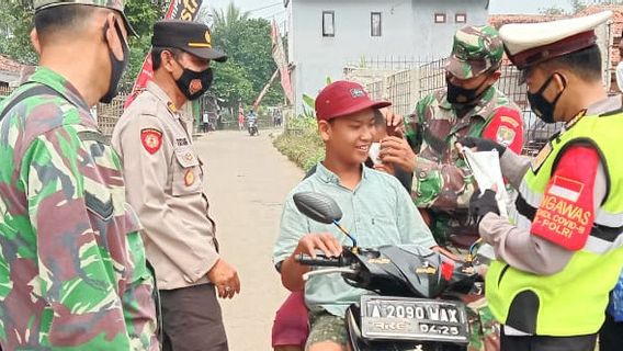 Perpanjangan PPKM Level IV, Petugas Gencar Tindak Pelanggar Prokes 