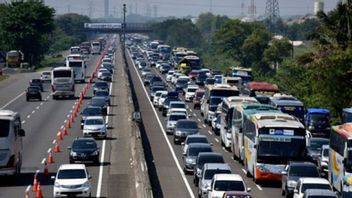 ジャカルタ - チカンペック有料道路を横断する13万台の車両、警察はコントラフロースキームを実施