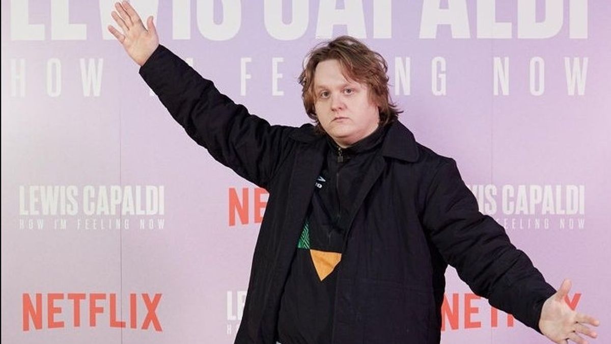 Kondisi Kesehatan Membaik, Lewis Capaldi Rilis 5 Lagu Baru yang Sempat Tertunda