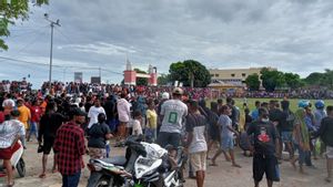 Polisi Bubarkan Pertandingan Sepakbola di Sorong dengan Penonton Ratusan Orang