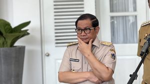 Ojol Celaka di Flyover Grogol Akibat Jalan Berlubang, Pramono Minta Maaf