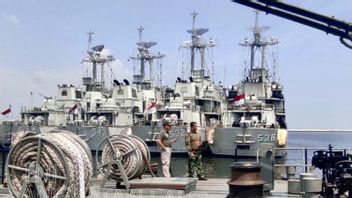 البحرية الإندونيسية تنبيه السفن الحربية في بوندوك دايونغ قبل العيد
