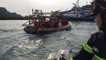 High Waves, SAR Team Searches For Missing Crew Members In Salira