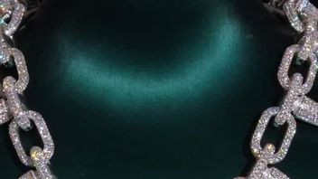 Kim Kardashian célèbre Noël avec North West en lui offrant un collier de 186 carats de diamants en forme de crâne