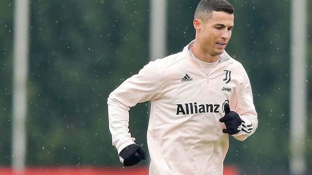 Cristiano Ronaldo Wants To Stay In Turin, His Agent Asks For A Contract Until 2023