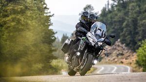 川崎 向 Versys 带来了技术变化, 因此发动机容量为 1,100 cc