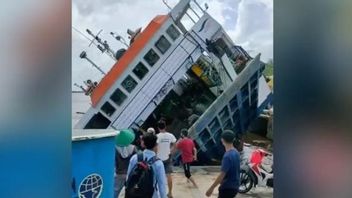 Ferry Inversé à Sambas West Kalimantan, C'est L'apparence