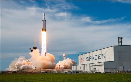 Falcon Heavy SpaceX Luncurkan Satelit Cuaca GOES-U Milik NOAA