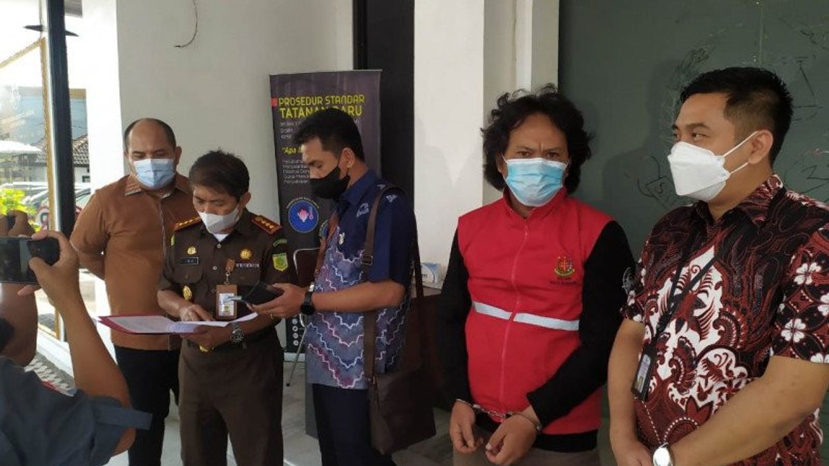 Régulier! Un Homme Arrêté Après Avoir Prétendument été Victime De Corruption Dans Une Subvention Du Gouvernement De Bandung, âgée De 8 Ans