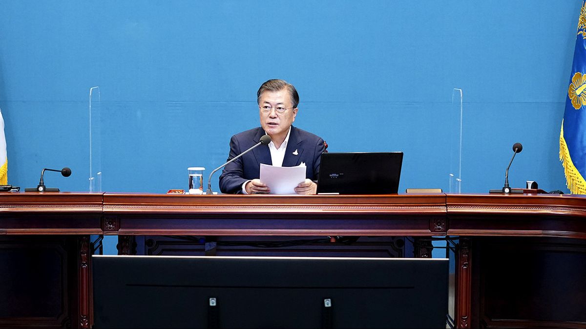 Le Président Sud-coréen Moon Jae-in Salue La Nomination Du Premier Ministre Suga Avec L’invitation « Make Up »