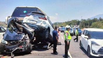 スマラン-ソロ有料道路での6台の車両の連続衝突、警察: 死傷者はいない