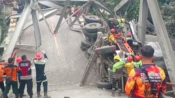 Jembatan Busui Runtuh Ditabrak Truk Pengangkut Semen, Lalu Lintas Kaltim-Kalsel Lumpuh Total