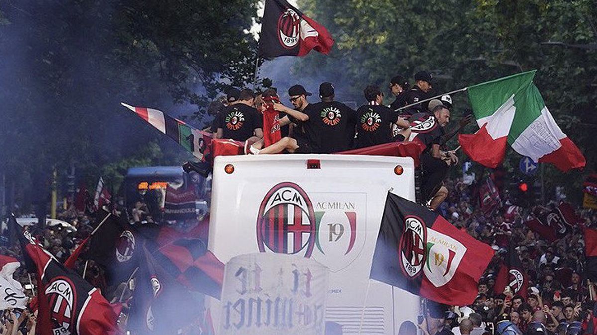  AC Milan Ejek Inter saat Parade Scudetto, Calhanoglu dan Inzaghi Jadi Sasaran