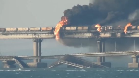 UK Defense Ministry Says Crimean Bridge Explosion Complicates Russia's Logistics Problems