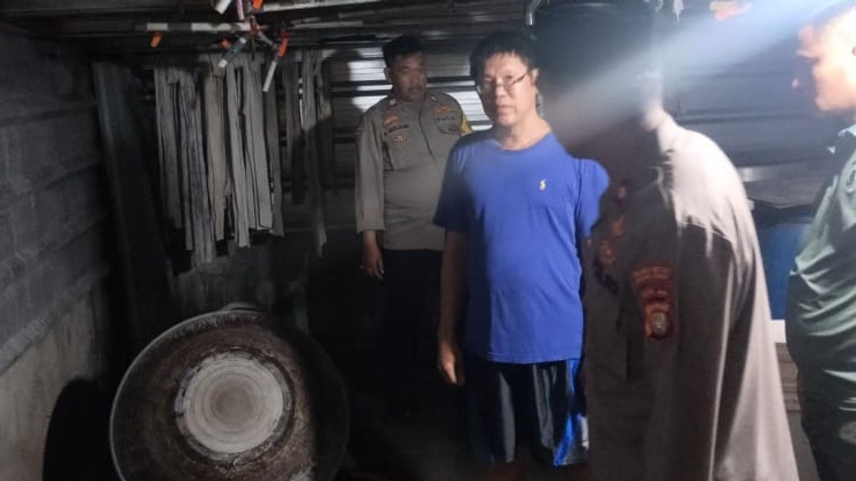 Polisi Gerebek Ruko 4 Lantai di Jakarta Barat yang Dijadikan Pabrik Miras Jenis Ciu