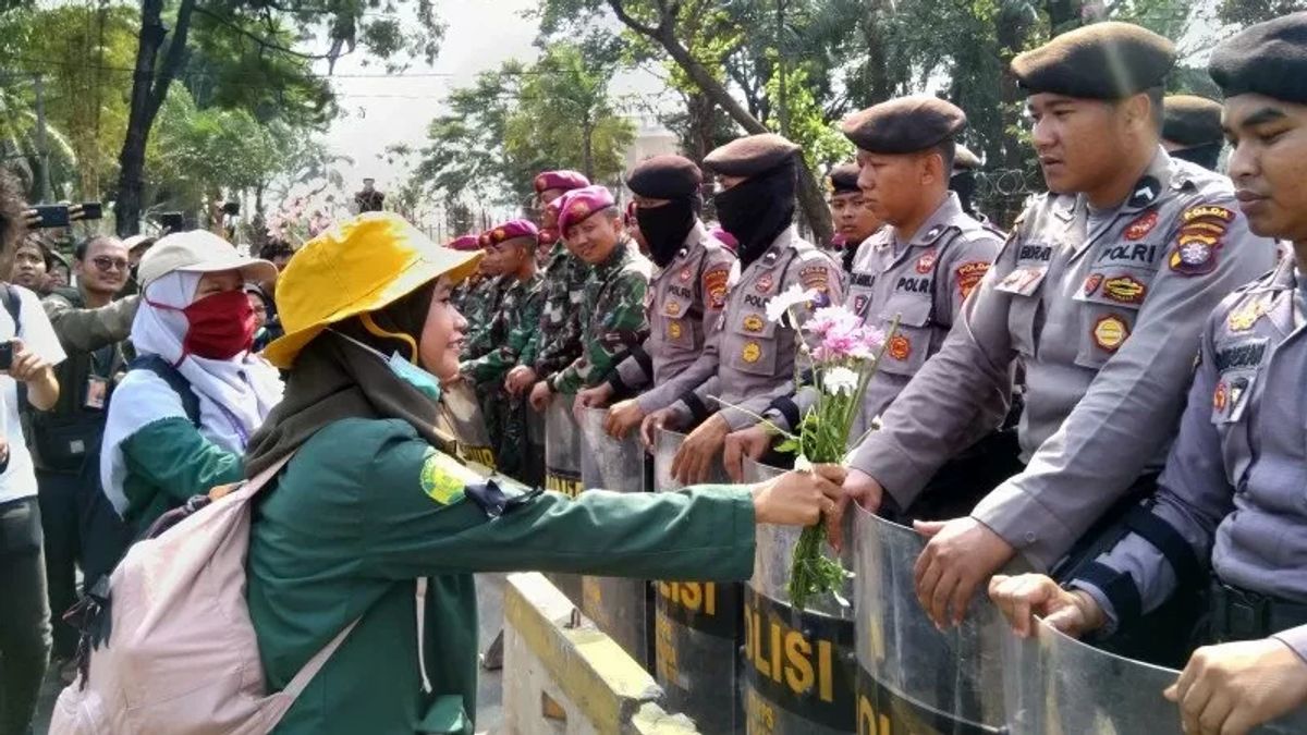 6.142 Police Personnel Enlivened By The Guard Of The Demo Rejecting The Increase In Fuel Prices At Tiga Tiga Tidal Jakarta