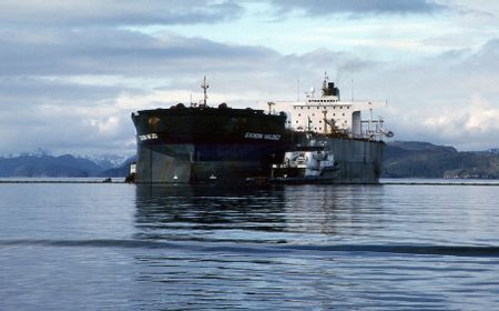 Kisah Kapten Mabuk Exxon Valdez yang Hancurkan Laut dengan Tumpahan Minyak