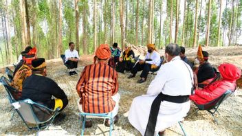 اجتماع جوكوي ، كاليمانتان قادة السكان الأصليين يطالبون بإعطاء الأولوية لتنمية الموارد البشرية وليس فقط البنية التحتية