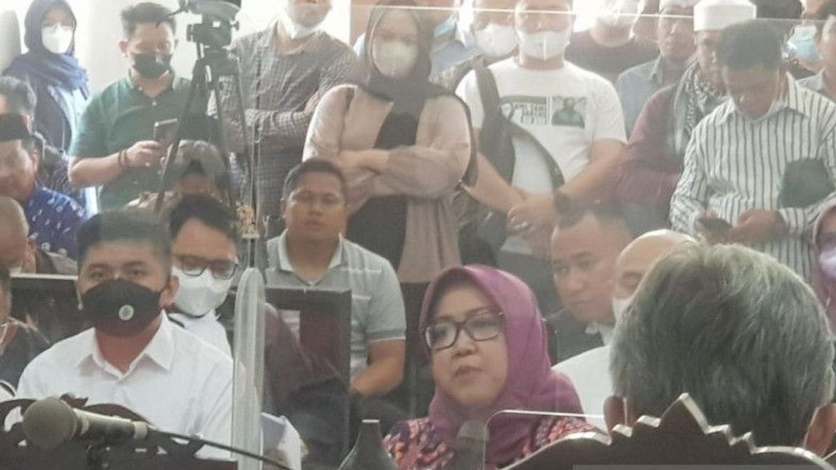 Ade Yasin Terisak di Sidang Kasus Korupsi: Pakai Hati Nuraninya Pak, Saya Diborgol untuk Kesalahan yang Saya Tak Tahu