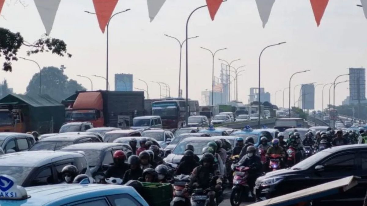 住民の抗議により、DKI州政府はTBシマトゥパンの渋滞を緩和するために歩道をキャンセルしました