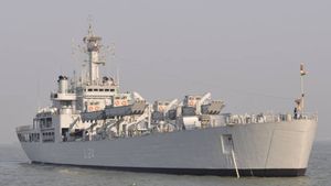 Kirim Bantuan Oksigen ke Indonesia, India Gunakan Kapal Perang INS Airavat 