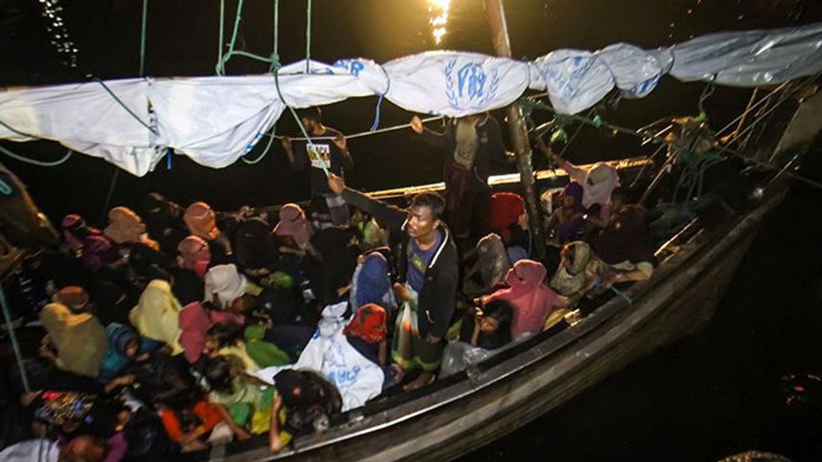 أربعة مهاجرين من الروهينغا يهربون من مخيم المأوى
