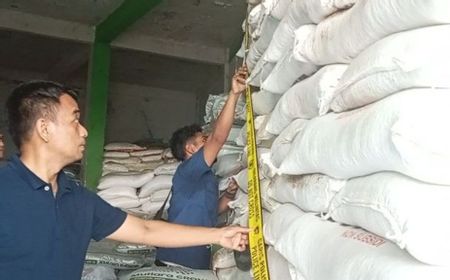 Polda Sulsel Gerebek Gudang Penimbunan 50 Ton Pupuk Subsidi