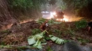 Bencana Alam Melanda Gowa Telan Nyawa 2 Orang, Termasuk Wanita Kendarai Mobil Terseret Longsor Jatuh ke Jurang