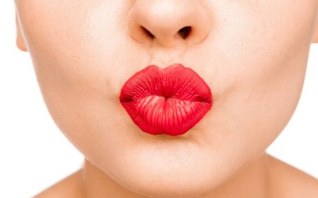 Bentuk Bibir Selebriti yang Bagus dan Dianggap Menjadi Simbol Kecantikan Wanita