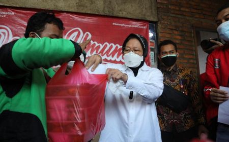 Mensos Risma Ajak Warga Gotong-royong Ringankan Beban di Tengah COVID-19