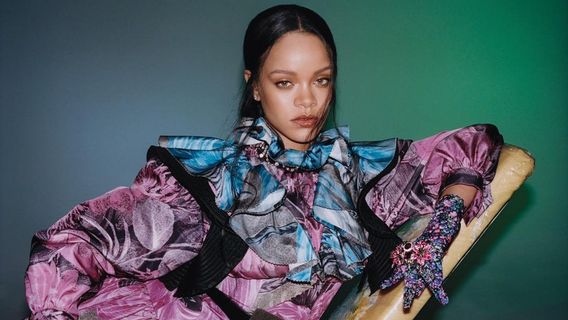 Rihanna's Sweet Message To A Girl Who Wants To Follow In Her Footsteps