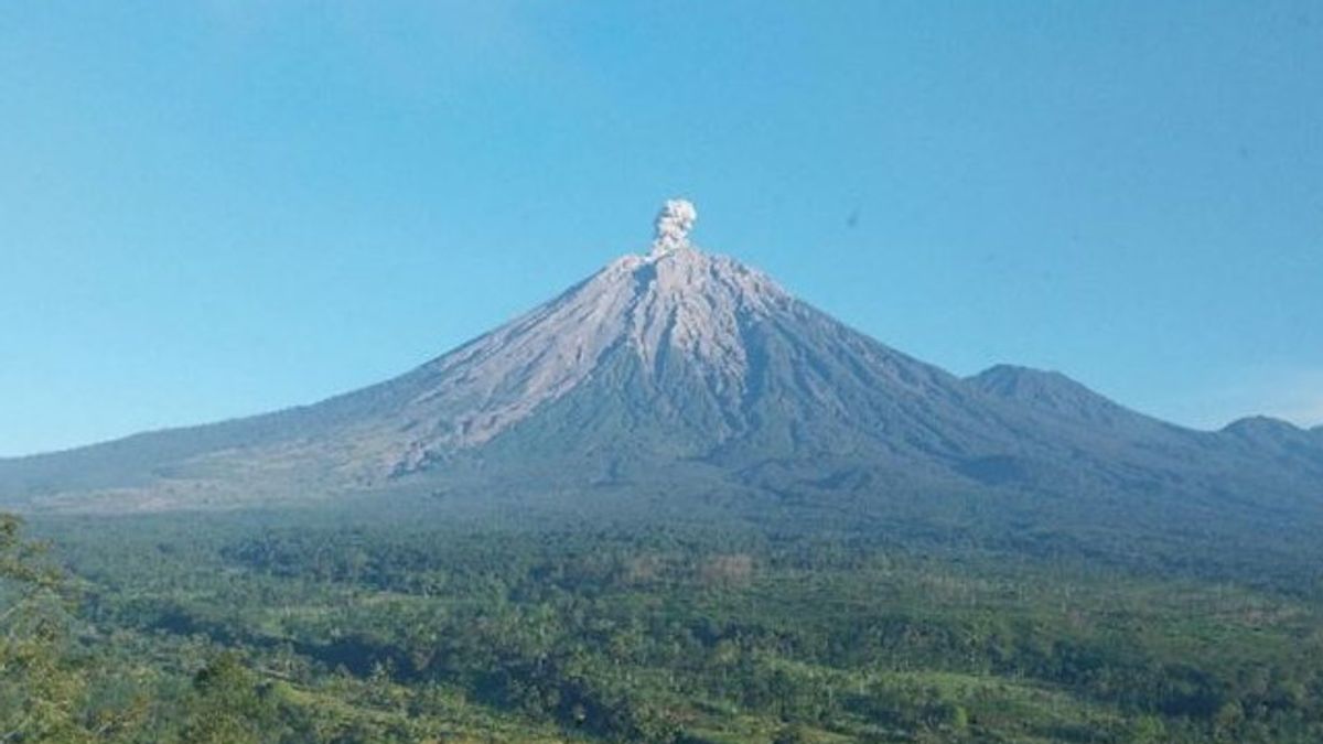 Gunung Semeru Erupsi Dua Kali, Getaran Lahar Hujan Tercatat hingga 4 Jam