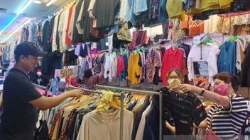 NTT Customs Confiscates 6 Koli Of Used Clothes To Be Marketed In Kupang