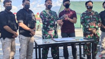 Makarov Firearms And Revolver Handed Over To The TNI, Apparently The Proceeds Of The Papuan KKB Looting From The Pirime Police
