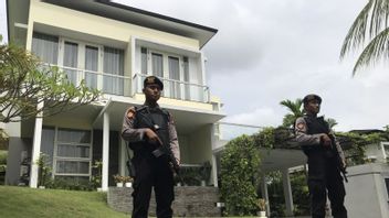 KPK Searches The House Of Former Head Of Makassar Customs Andhi Pramono In Batam, 2 Police Join The Guard